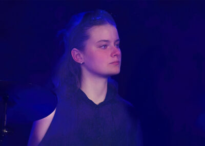 Eliška Zvelebilová, bubenice hudební skupiny BAFBAND