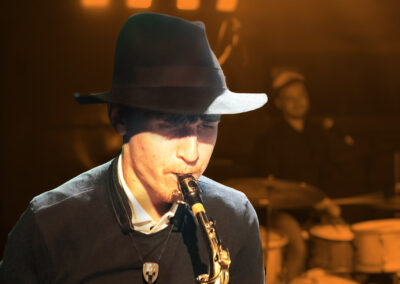 Honza Hellmuth, kytarista a saxofonista hudební skupiny BAFBAND