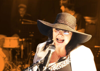 Magdalena Bartoňová, vokalistka hudební skupiny BAFBAND