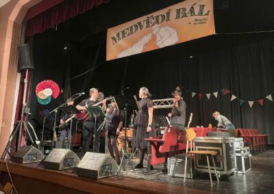 Bafband na Medvědím bále ve Vysokém nad Jizerou